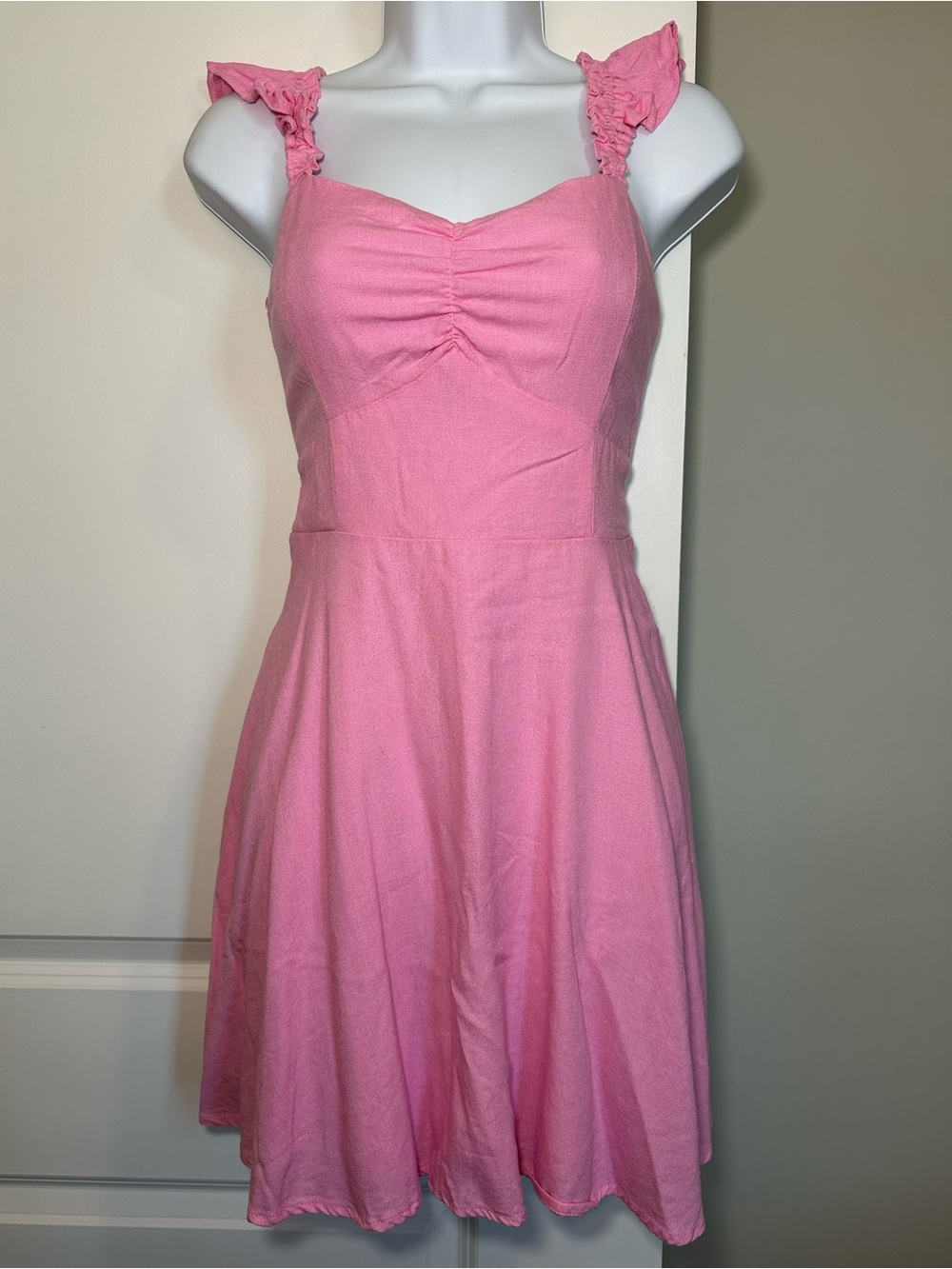Francesca’s mi ami Pink Mini Dress with Ruffle Sleeves and Ruched Bust Size M